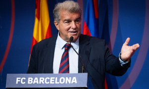 Chủ tịch Barca xác nhận theo đuổi Julian Alvarez