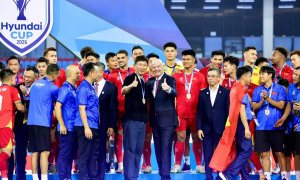 HLV Kim Sang Sik tự hào nhận danh xưng vua bóng đá VN