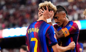 Raphinha lừa bóng qua Simon, Barca giành chiến thắng thứ 2 tại La Liga