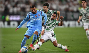 Salah bất lực nhìn Trabzonspor vỡ trận vì 2 thẻ đỏ