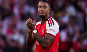 Arteta xác nhận Konsa sẵn sàng đá trận ra mắt Arsenal