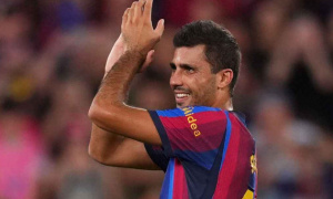 Hansi Flick gọi Rodri là mảnh ghép hoàn hảo của Barcelona