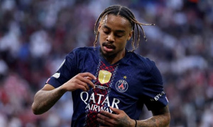 Bradley Barcola bay đến Anh kiểm tra y tế gia nhập Liverpool