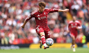 Munoz tỏa sáng, tại sao Liverpool vẫn cần Barcola?