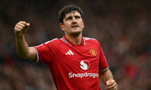 Lý do bàn thắng của MU được công nhận dù Maguire chạm tay