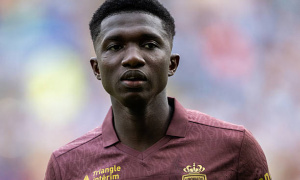 Chelsea tiến sát chữ ký của tiền vệ Lamine Camara