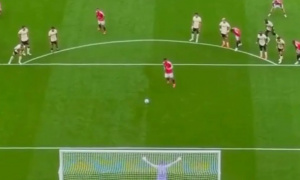 Fan MU gọi Tielemans là thiên tài ở pha penalty của Bruno