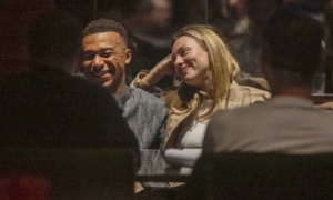 Mbappe sánh đôi cùng nữ diễn viên Ester Exposito ở Madrid