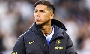 Sự xuất hiện của Enzo Fernandez đẩy Man City vào thế khó