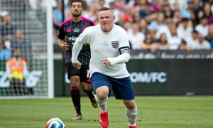 Rooney chặn cả máy bay của MU vì bị đồng đội giấu quần