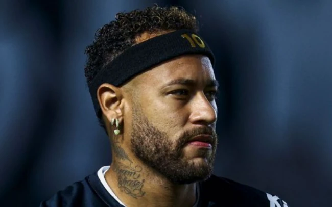 Neymar mỉa mai mặt sân tệ hại sau khi dính chấn thương