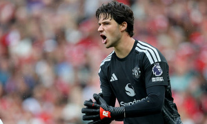 Nội bộ Man Utd bất ngờ với bản lĩnh của Lammens