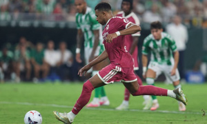 Vì sao Mbappe không được thực hiện lại quả phạt đền?