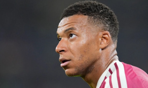 Isaac Fouto chỉ rõ sai lầm VAR khiến Mbappe không được đá lại phạt đền