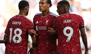 Van Dijk gửi thông điệp cho Gakpo sau drama chuyển nhượng