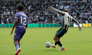 Bị dẫn 2 bàn, Newcastle giật lại 1 điểm từ Bournemouth