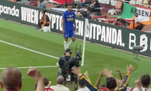Rời sân, Rogers bị fan Arsenal chế giễu vì chọn Chelsea