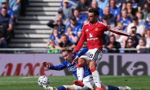 Bruno Fernandes lọt top 30 Quả bóng vàng
