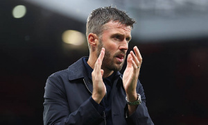 Carrick cần một nước đi đột phá để giải bài toán của Man Utd