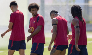 Soi trận Barca vs Feyenoord: Hansi Flick phô diễn sức mạnh