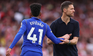 Xabi Alonso đập tan tin đồn Estevao đòi rời Chelsea vì bất mãn