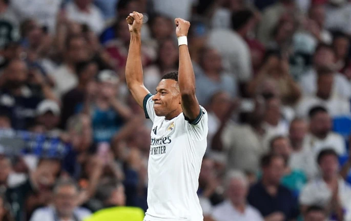 Mbappe cân bằng thành tích của Raul Gonzalez tại Champions League