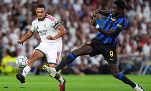Màn trình diễn của Alexander-Arnold khiến Mourinho ''đau đầu''