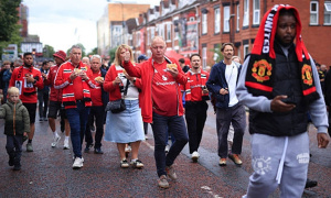 CĐV MU nổi giận biểu tình trước đại chiến Man City