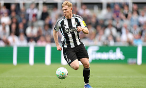Vì sao Lewis Hall tỏa sáng là tin xấu cho Man Utd?
