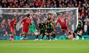 Steven Gerrard gửi thông điệp đanh thép tới Alexis Mac Allister