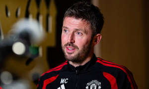 Carrick yêu cầu Man United thực tế tại Champions League
