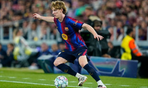 Giám đốc Barca so sánh Gordon và Rashford