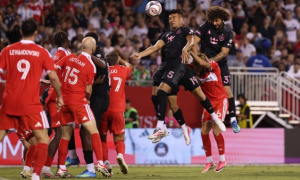 Fan MU tiếc nuối khi Casemiro đánh đầu ghi bàn 3 trận liền