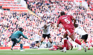 HLV Iraola thừa nhận Liverpool kiệt sức sau trận thắng Atletico