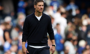 Xabi Alonso chỉ trích cầu thủ Chelsea quá “mềm yếu”