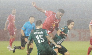 Thoát penalty, Công Phượng và đồng đội vẫn ôm hận tại Hà Tĩnh