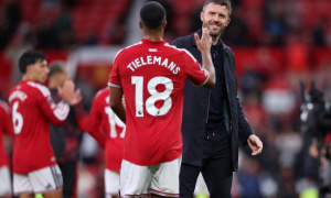 Mặc Carragher chê bai, MU vẫn đặt trọn niềm tin vào Carrick