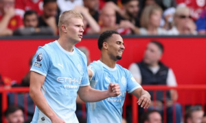 Haaland nổ súng, 10 người Man City đánh bại MU tại Old Trafford