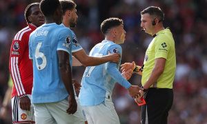 Roy Keane lên tiếng bảo vệ Foden sau tấm thẻ đỏ trực tiếp