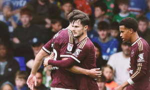 10 năm sau kỳ tích Ngoại hạng Anh, Leicester chật vật ở giải hạng Ba
