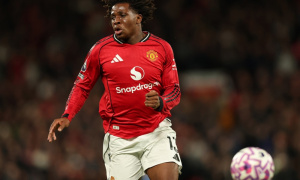 CĐV MU vùi dập Dorgu sau trận thua Man City