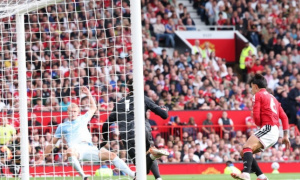Toàn cảnh bàn thua tranh cãi của Man Utd trước Man City