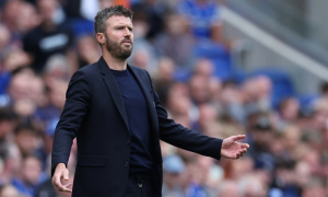 Man Utd lao dốc, đã đến lúc Carrick ngưng phàn nàn