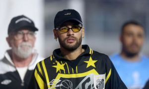 Neymar bẽ mặt vì gạ tình hai chị em sao bóng chuyền
