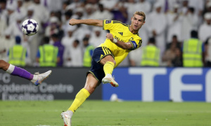HLV Postecoglou 'nổi đóa' với phóng viên, bảo vệ Ronaldo sau thảm bại của Al-Nassr