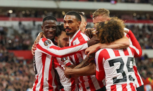 Thắng AZ 1-0, Sunderland phá dớp 52 năm tại châu Âu