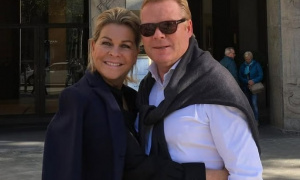 Vợ HLV Ronald Koeman qua đời ở tuổi 65