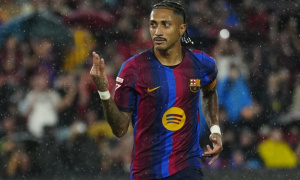 Raphinha định nghĩa lại vai trò trung phong tại Barcelona