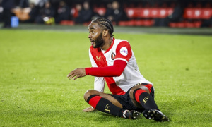 Raheem Sterling và cú trượt dài ngoài sân cỏ
