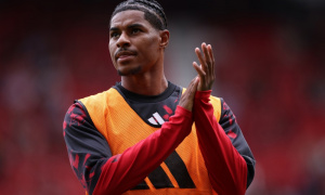 Thua ngược Brighton, fan MU đòi đuổi Rashford và Dalot